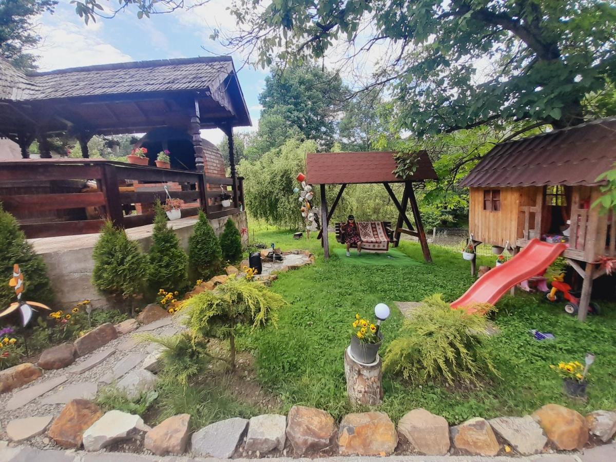 Casa De La Ferma Mariuca Villa Berbesti Bagian luar foto