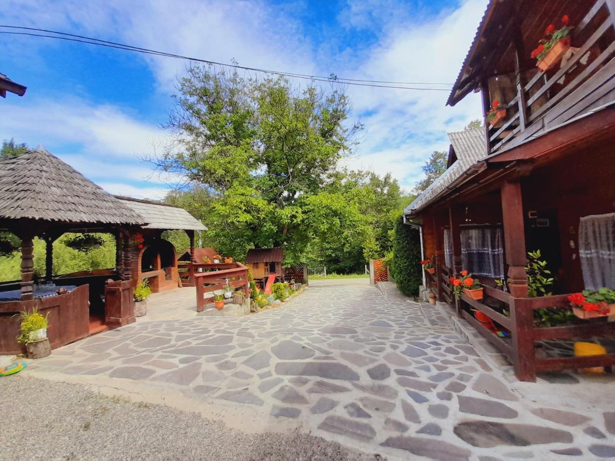 Casa De La Ferma Mariuca Villa Berbesti Bagian luar foto