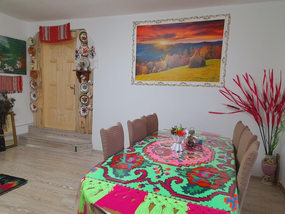 Casa De La Ferma Mariuca Villa Berbesti Bagian luar foto