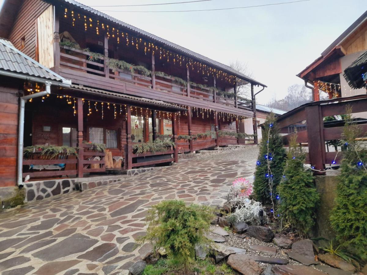 Casa De La Ferma Mariuca Villa Berbesti Bagian luar foto